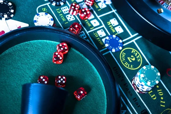 maxwin 5000 mobile app interface showing football markets and live-dealer options